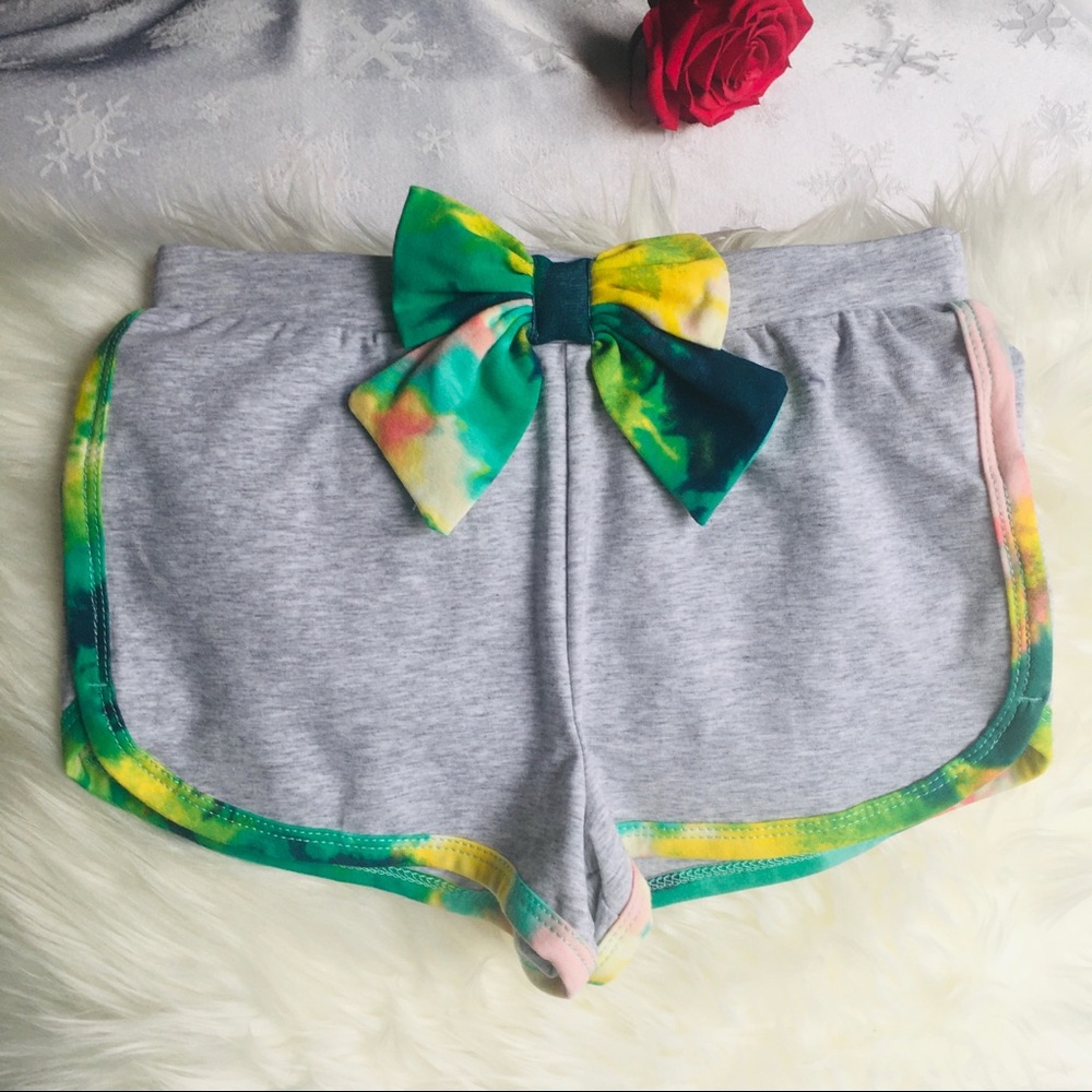 CUTE SHORTS GIRLS